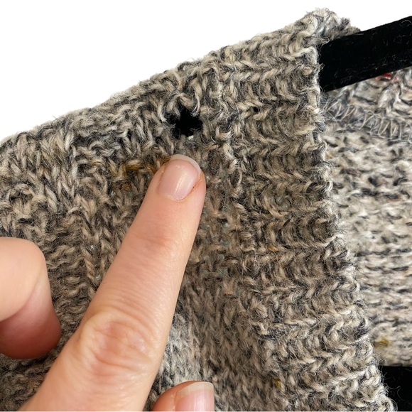 Vintage Pendleton Men’s 100% Virgin Wool V neck Sweater - Picture 4 of 8